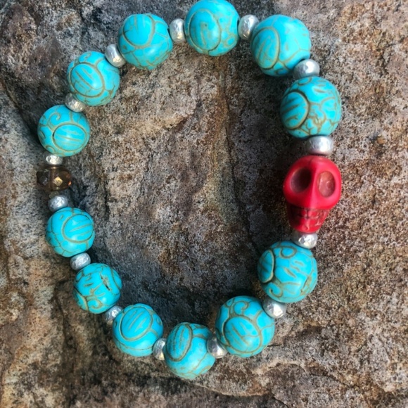 Bracelet with scribed turquoise colored beads with Red Scull - Picture 2 of 2